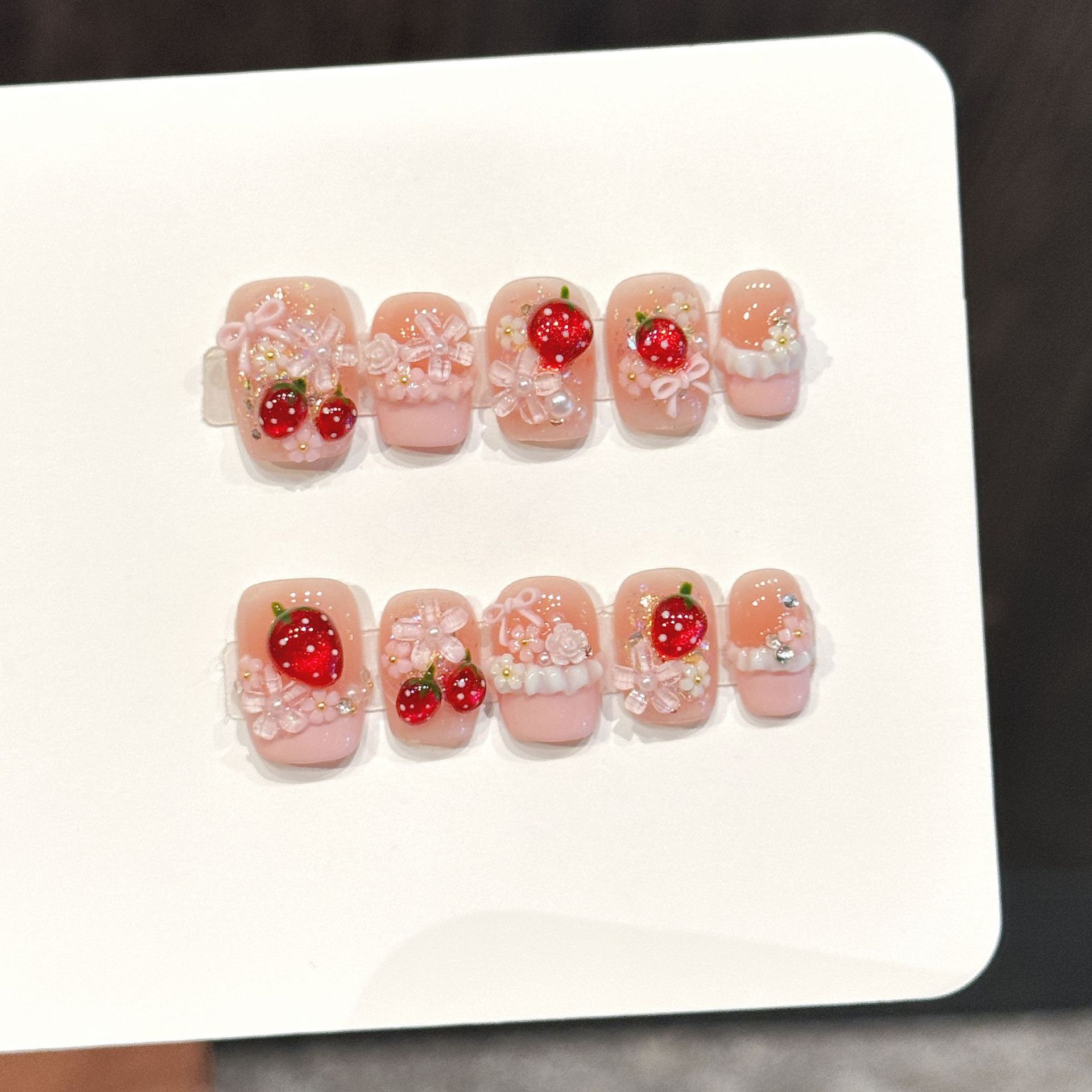 Nail Art Strawberry - 10 Stück süße rote Erdbeer-Nägel zum
