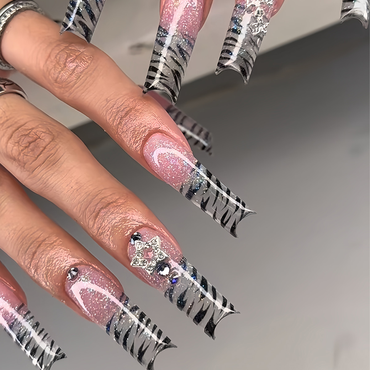 24 Stück Lange Sargförmige Pen – Nail Art Glitter Bewertung und Preis